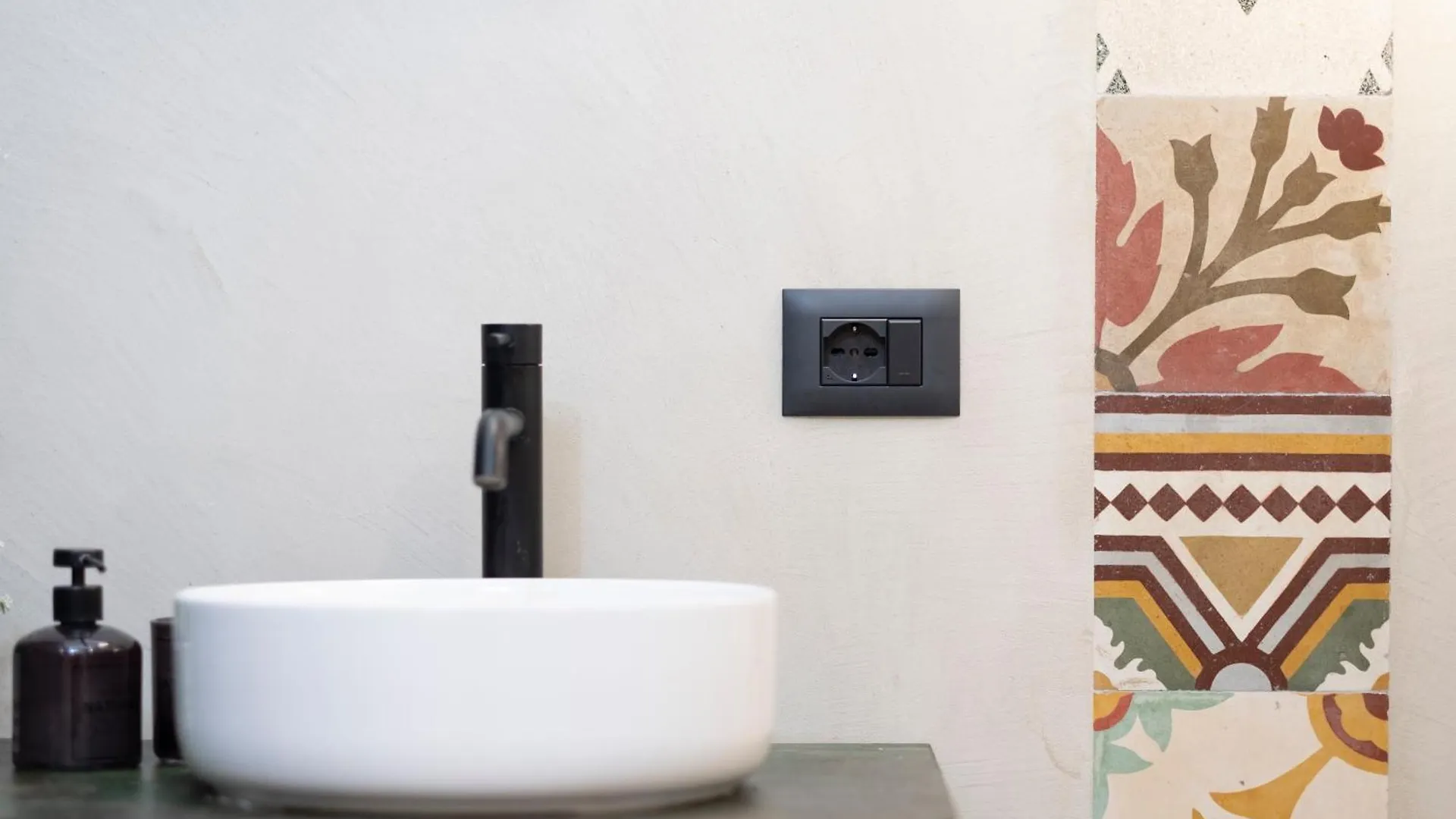 Bassi77 - Rooms & Apartments Trapani 0*,  Italy