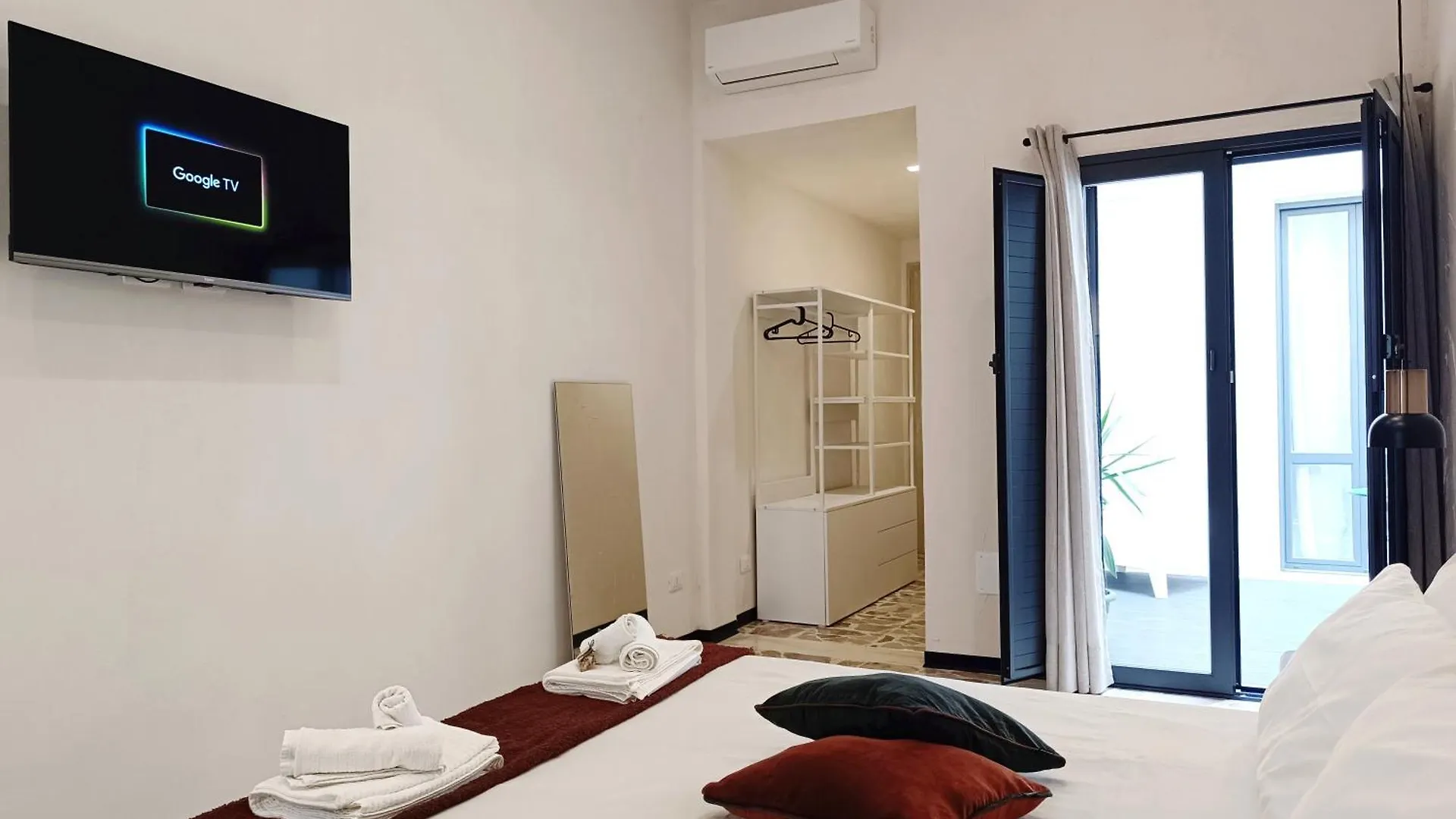 Bassi77 - Rooms & Apartments Trapani Italy